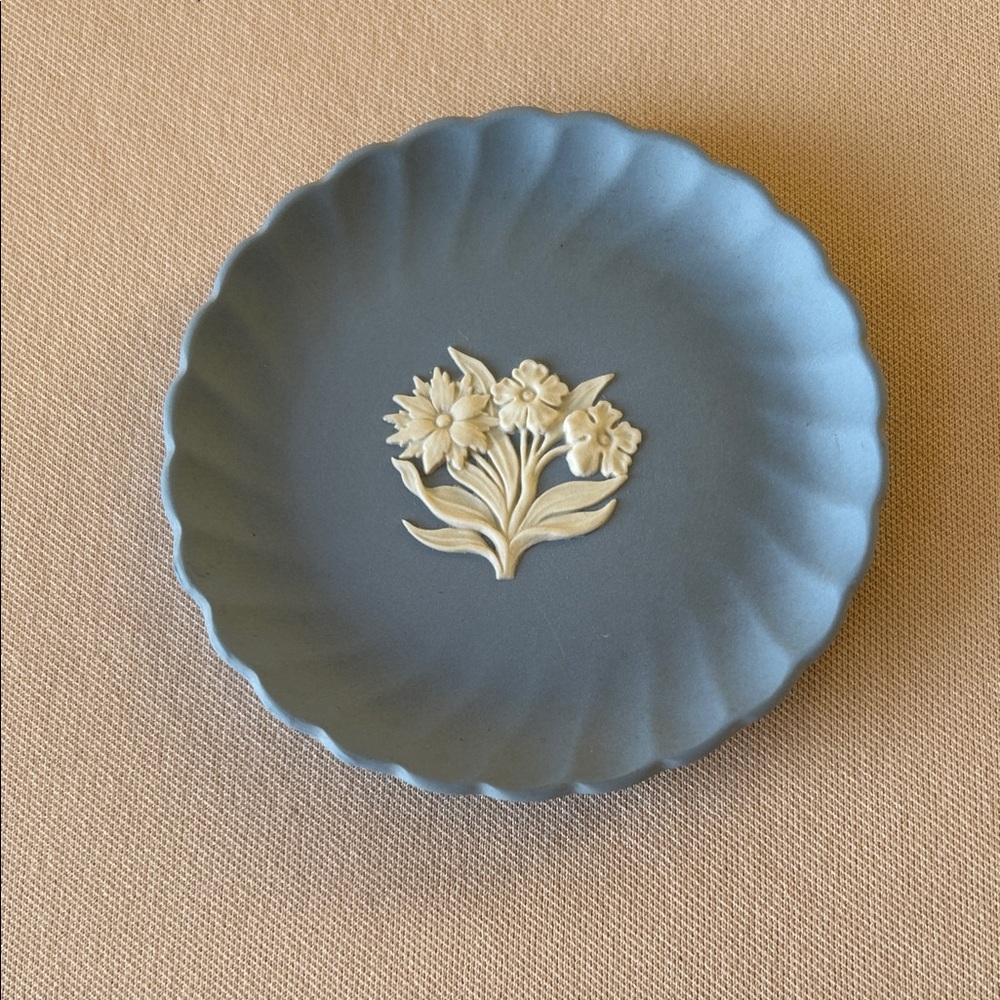 Wedgwood Wildflower Plate in Pale Blue and White- 3.75” w/ fluted edge